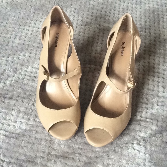 Style & Co Nude Mary Jane Pumps - Picture 8 of 8